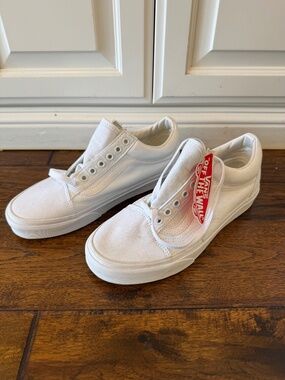 Vans Classic White Canvas Sneakers Size 7.5 Women NWT